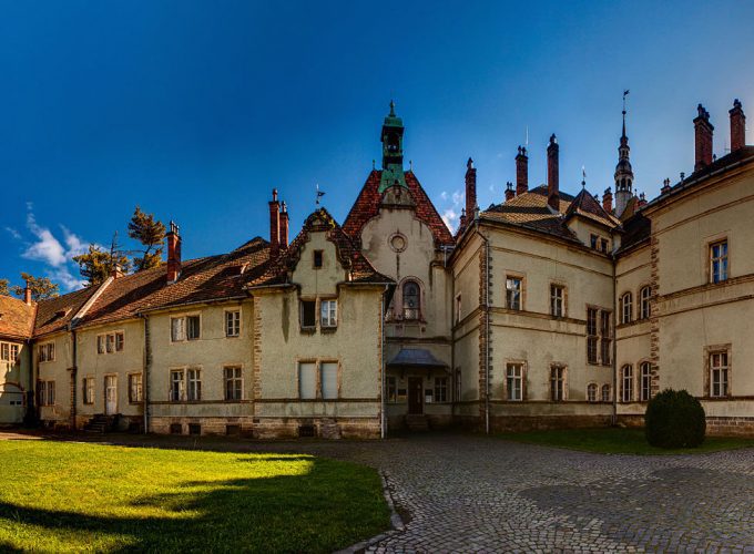 Палац графів Шенборнів (санаторій «Карпати»)