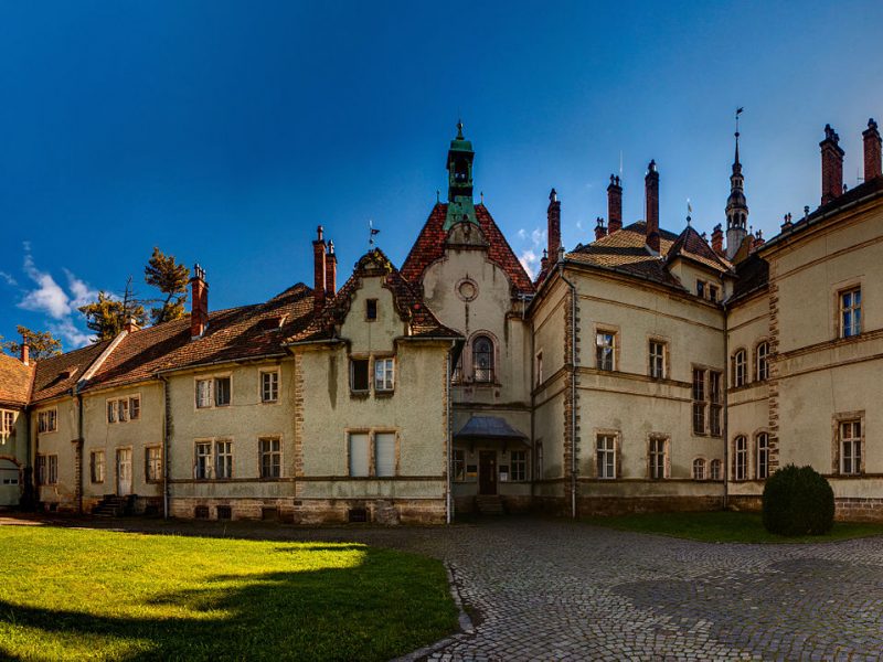 Палац графів Шенборнів (санаторій «Карпати»)