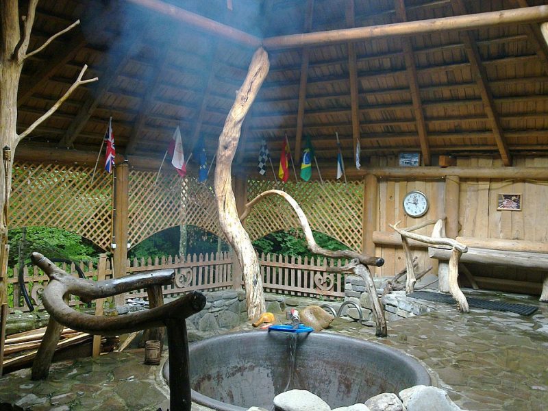 Лумшори – купання в сірководневих чанах